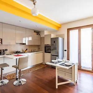 Appartamento Duke - - By Host4u, San Donato Milanese